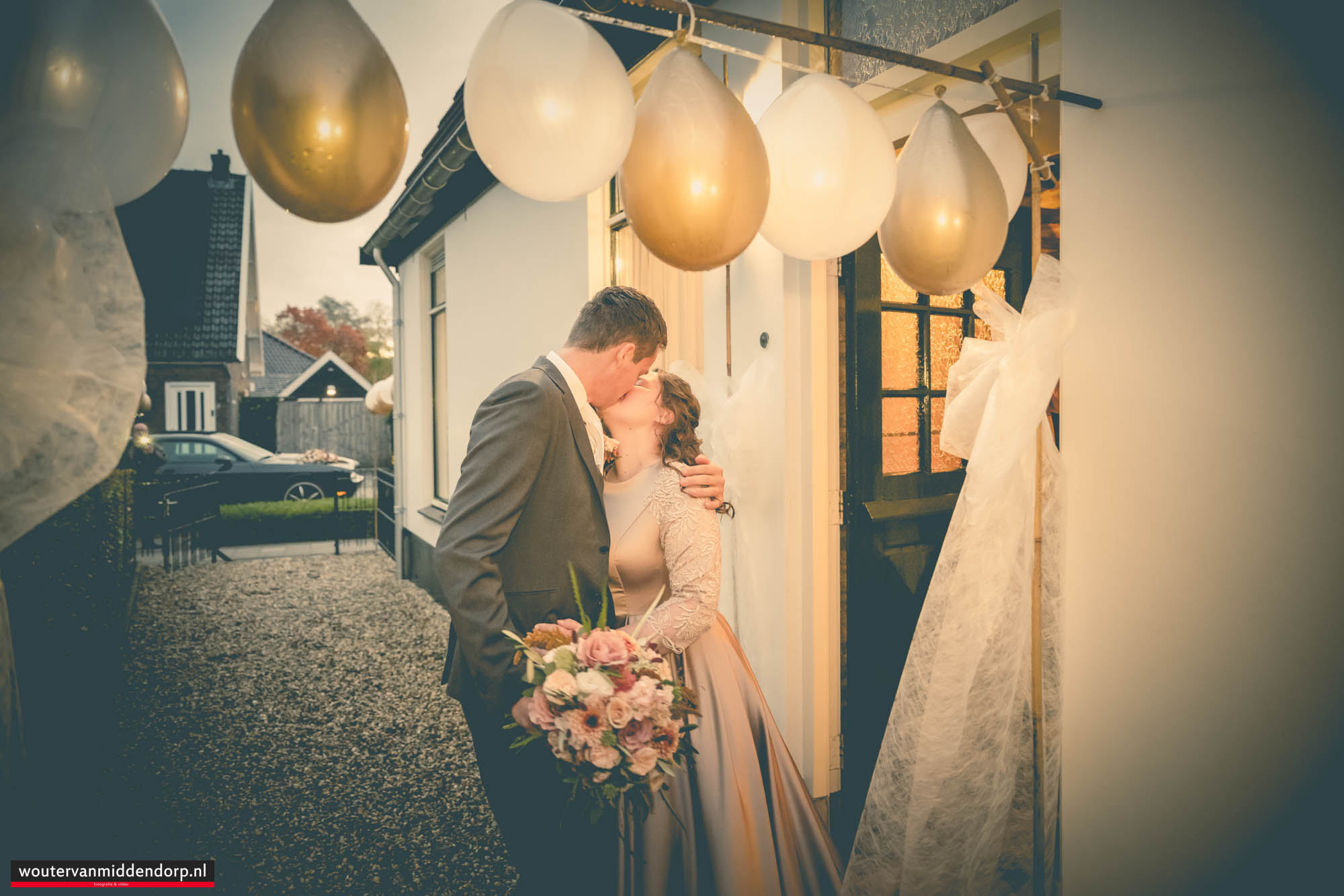 Warme, pure Veluwse bruidsreportage van Rik & Beate bij herberg ’t Vossegat in Meerveld, vastgelegd door Wouter van Middendorp Fotografie
