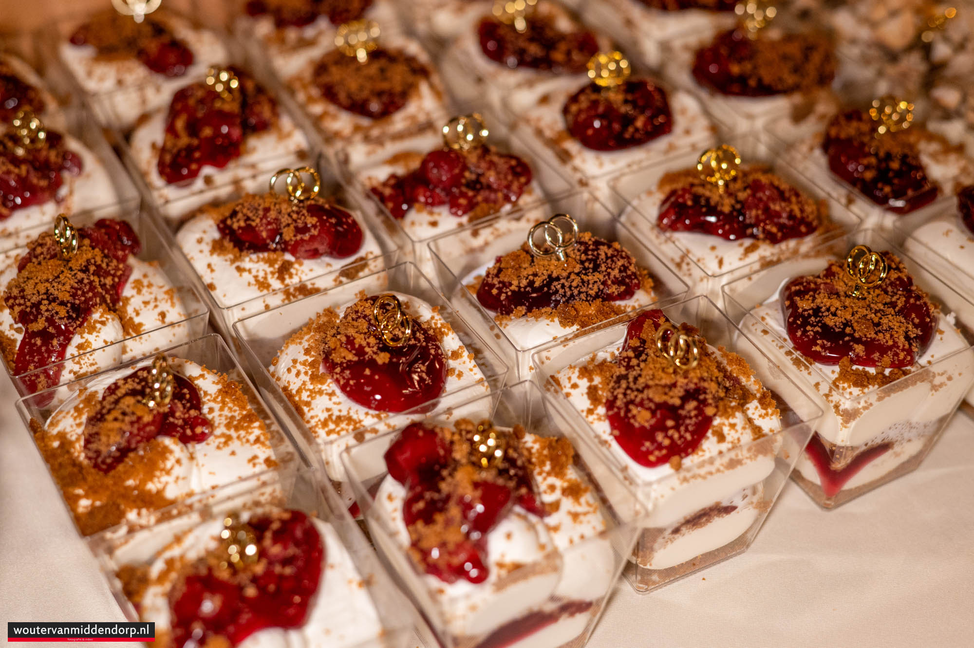 Warme, pure Veluwse bruidsreportage van Rik & Beate bij herberg ’t Vossegat in Meerveld, vastgelegd door Wouter van Middendorp Fotografie