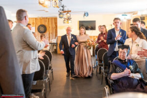 Warme, pure Veluwse bruidsreportage van Rik & Beate bij herberg ’t Vossegat in Meerveld, vastgelegd door Wouter van Middendorp Fotografie