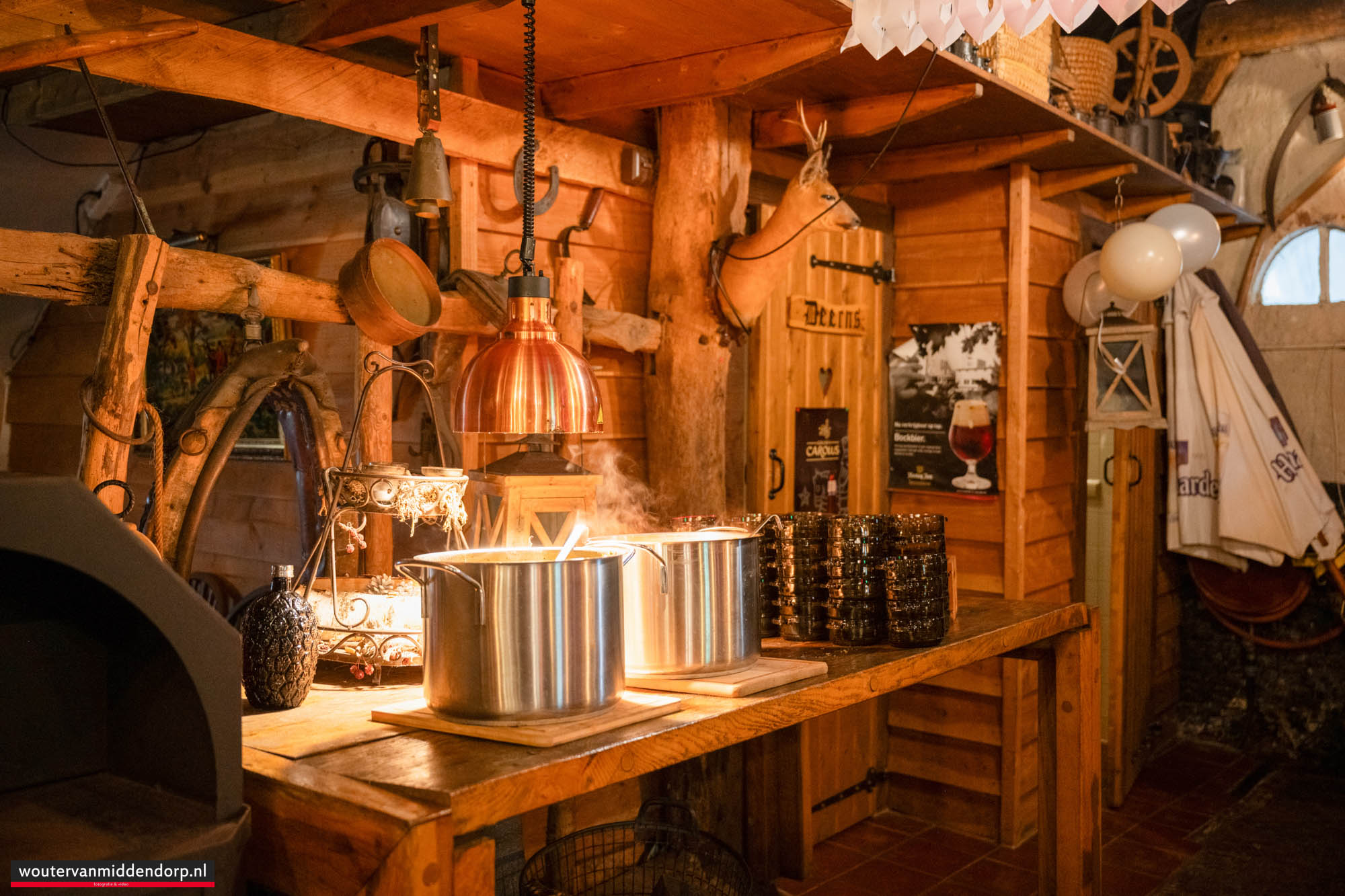 Warme, pure Veluwse bruidsreportage van Rik & Beate bij herberg ’t Vossegat in Meerveld, vastgelegd door Wouter van Middendorp Fotografie