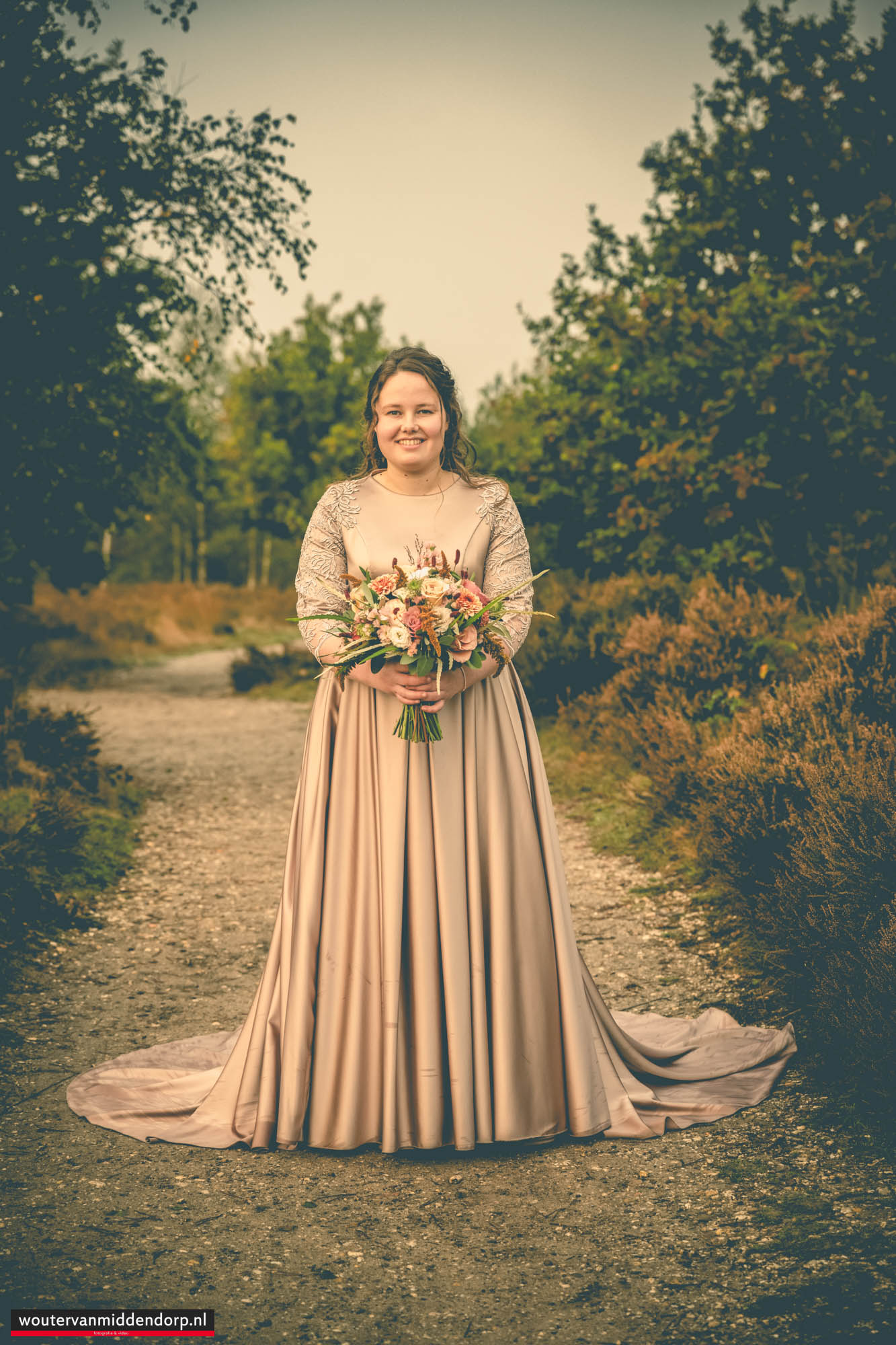 Warme, pure Veluwse bruidsreportage van Rik & Beate bij herberg ’t Vossegat in Meerveld, vastgelegd door Wouter van Middendorp Fotografie
